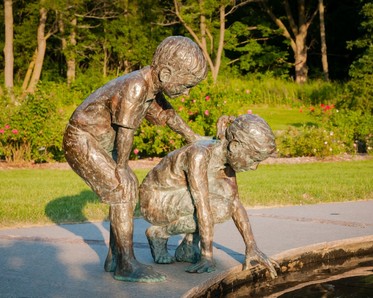 2 children sculpture