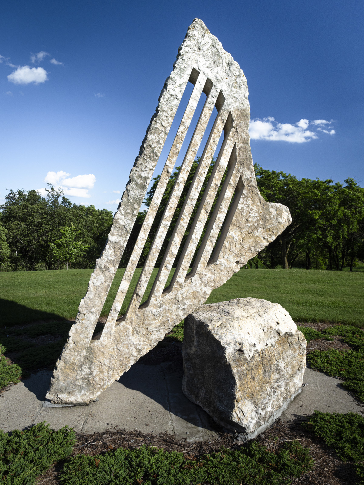 Stone harp vertical