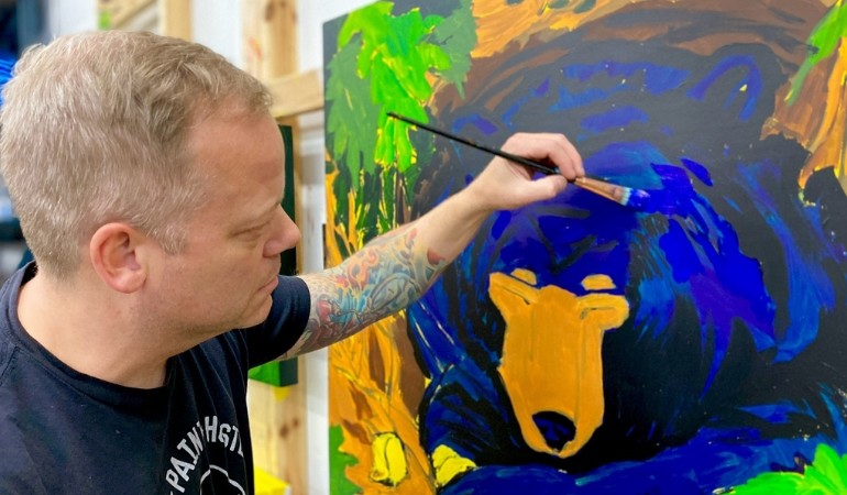 Adam Turman painting a bear